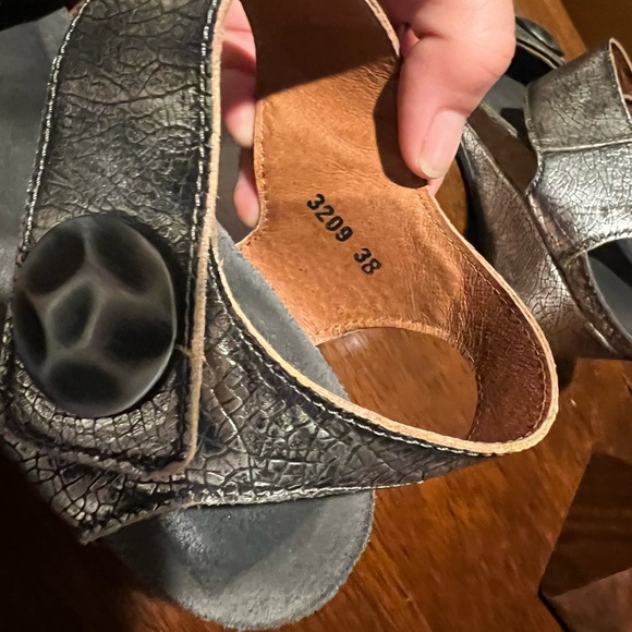 Taos Carousel  Low Heel Sandal Size 38 - Picture 9 of 11